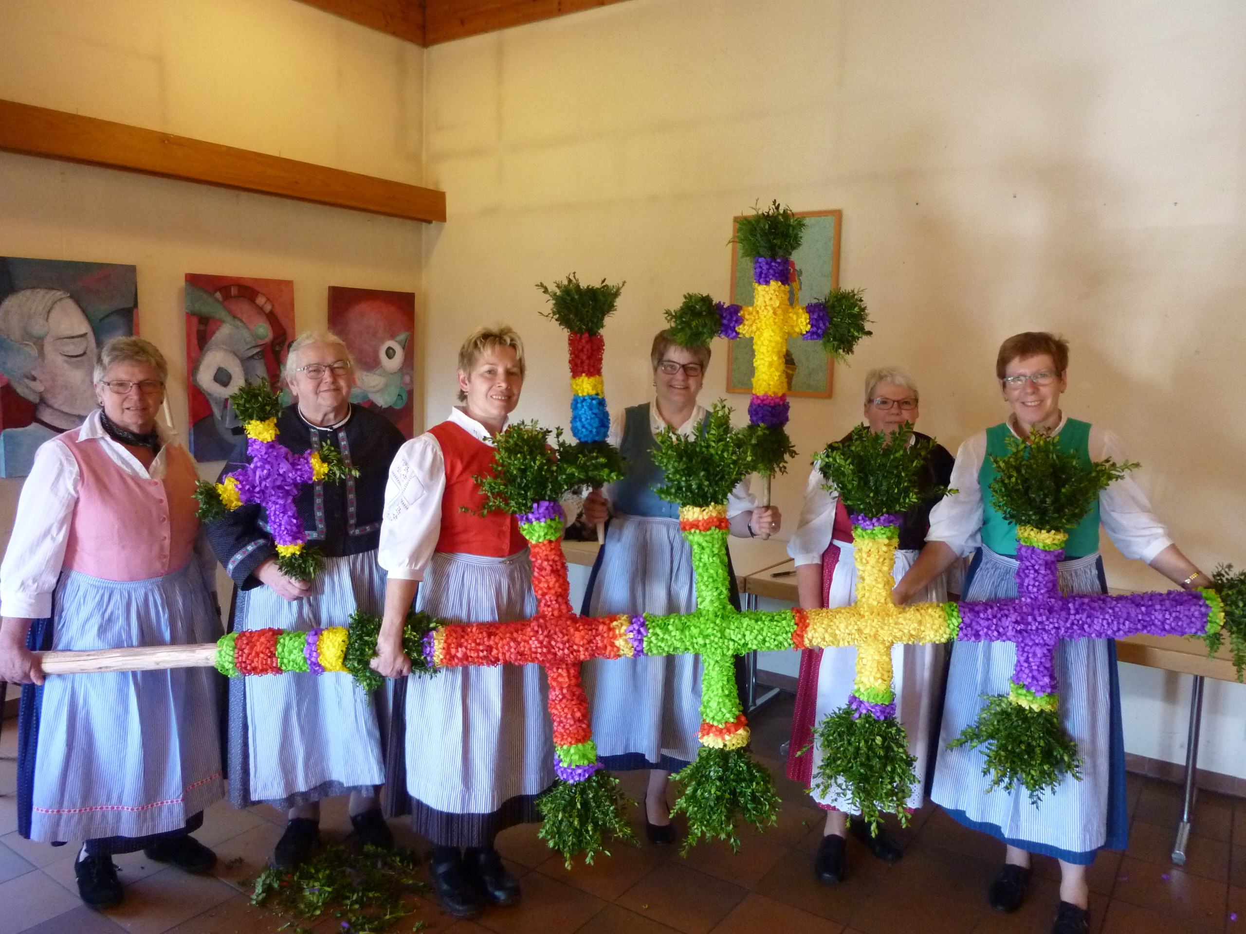 Nordracher Trachtenfrauen mit gebundenden Palmen. / Urheber: Gemeinde Nordrach, © Gemeinde Nordrach
